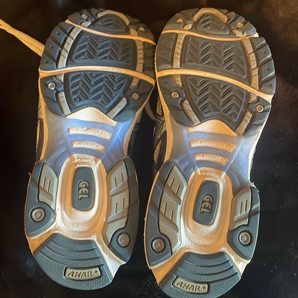 ASICS - Picture 4 of 6